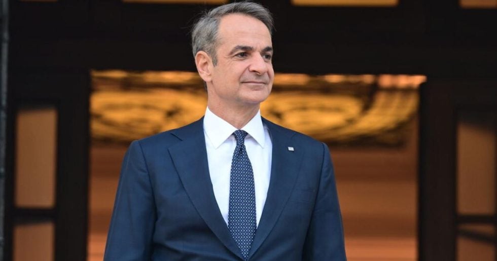 Βάζουν το Σύνταγμα στην κλίνη του Προκρούστη